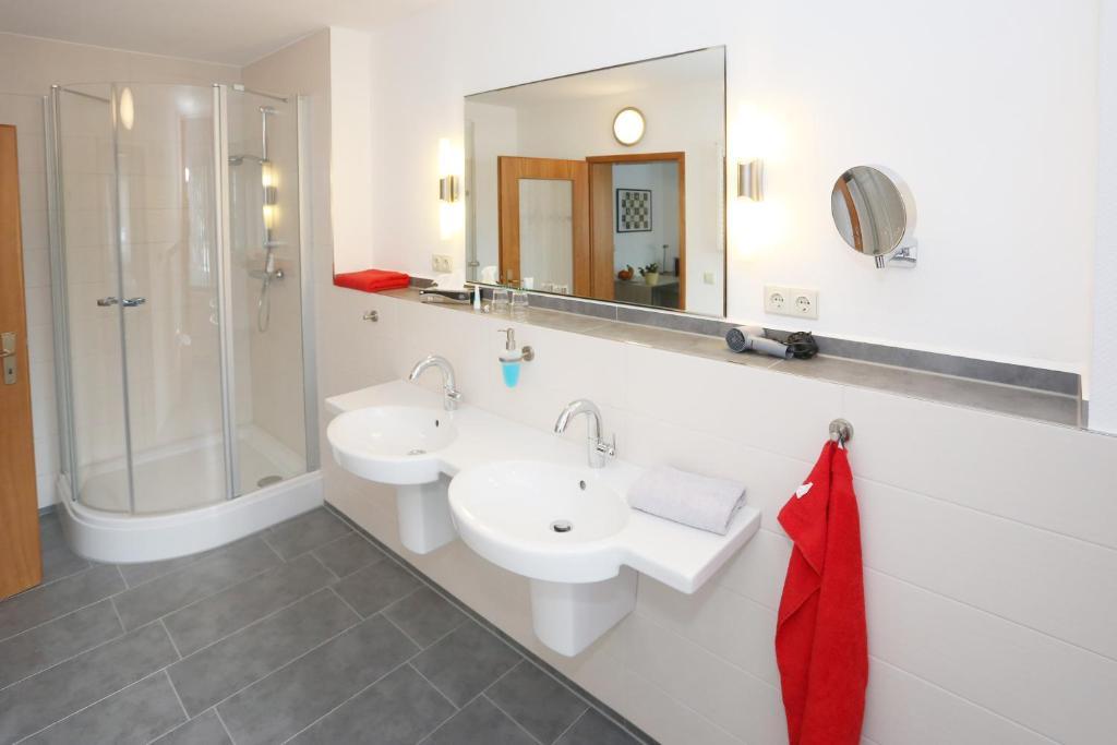 Hotel 7 Saeulen Gmbh Dessau-Rosslau Стая снимка