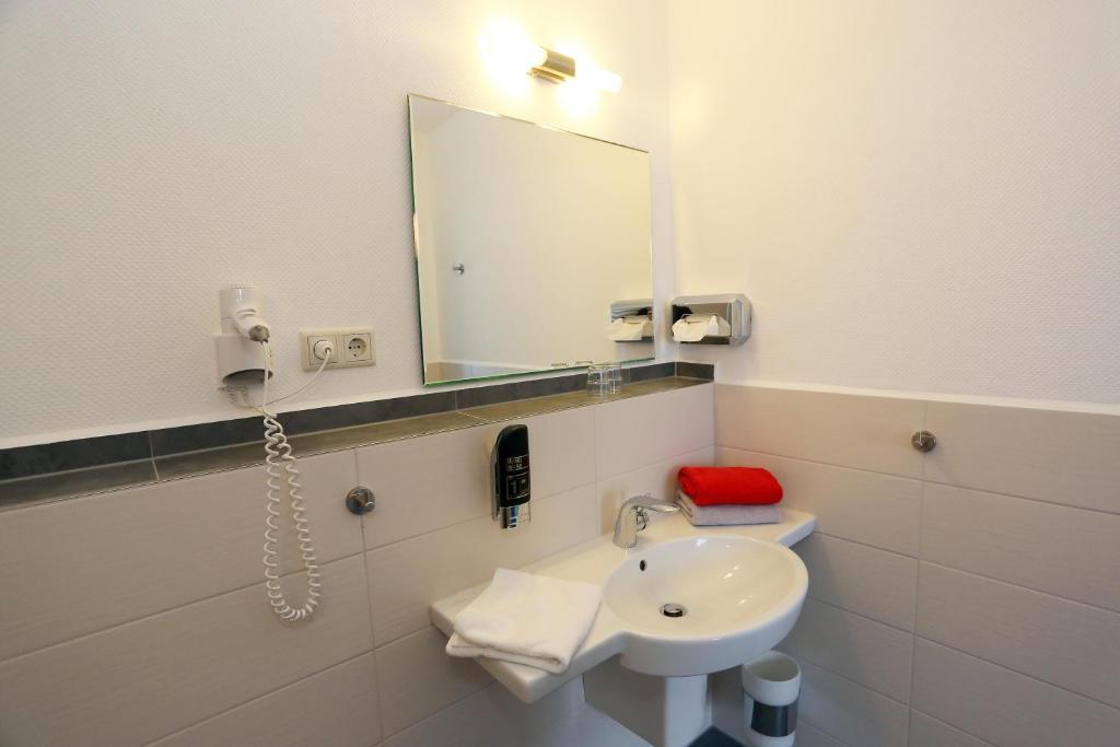 Hotel 7 Saeulen Gmbh Dessau-Rosslau Стая снимка