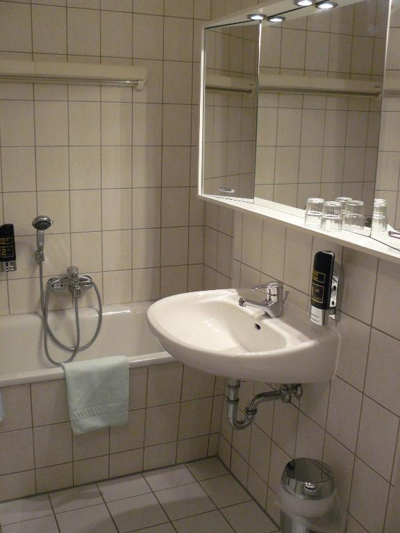 Hotel 7 Saeulen Gmbh Dessau-Rosslau Стая снимка