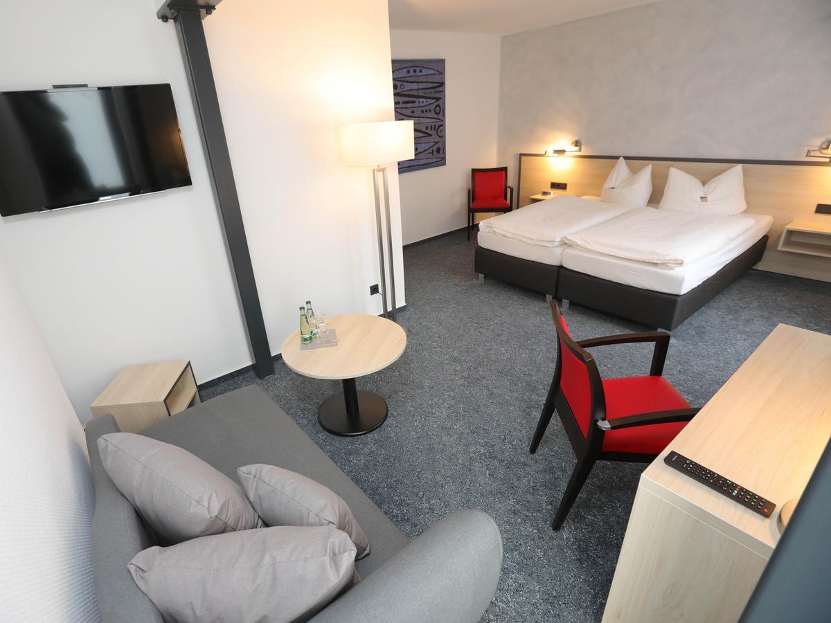 Hotel 7 Saeulen Gmbh Dessau-Rosslau Екстериор снимка